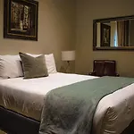 Oscars Hotel And Cafe Bar
