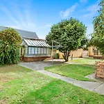 Family Friendly, Sleeps 8, Big Backyard, Pet Friendly