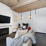 Cosy Apartment With Parking