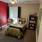 Quiet Family Retreat Getaway - Wildlife Park, Sovereign Hill, Kryall Castle And City At Your Door - Modern House, 8 Guests, 4 Bedrooms, 5 Beds