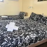 Woodmans Hill Motel