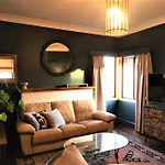 Allawa- Central & Cosy Ballarat Art Deco