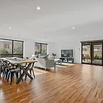 Beautiful Golden Point Home - Style&Sophistication