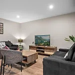 Sovereign Hill Close -Private, Peaceful, Modern