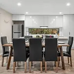 Sovereign Hill Close -Private, Peaceful, Modern