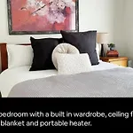 2 Bedroom Unit With Garage And Backyard - Only Minutes To Sovereign Hill And Ballarat Cbd - Sleeps 1 To 6