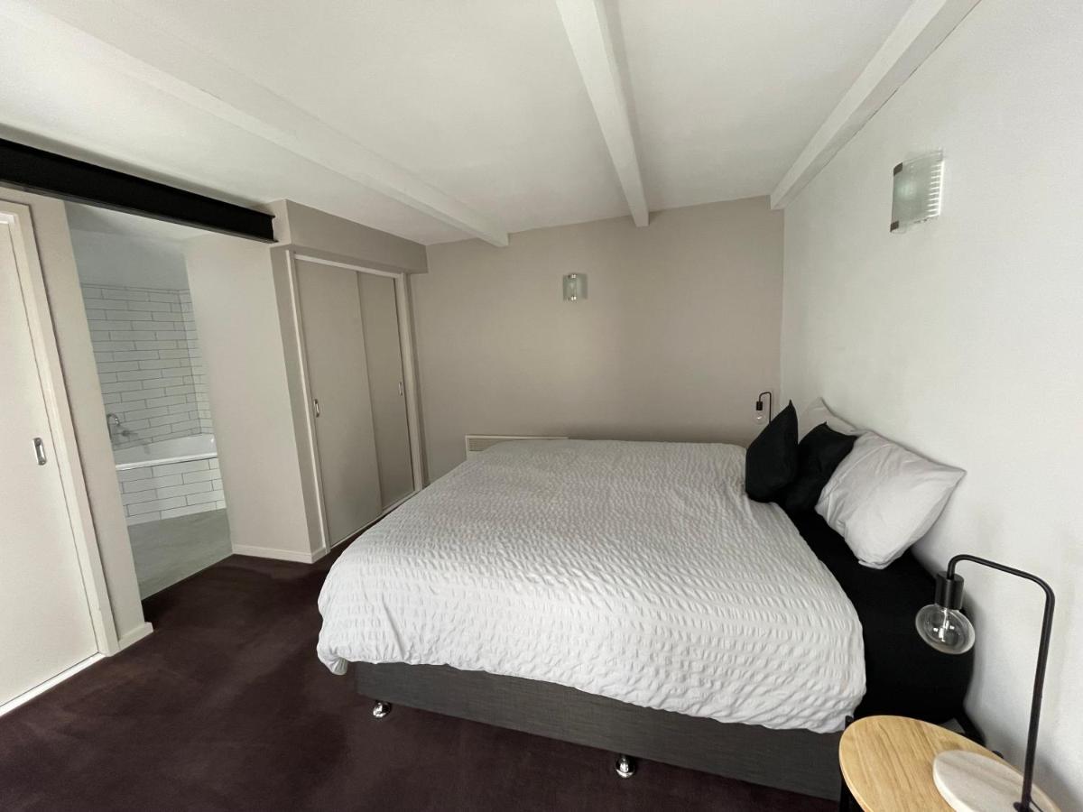 Executive Apartment *