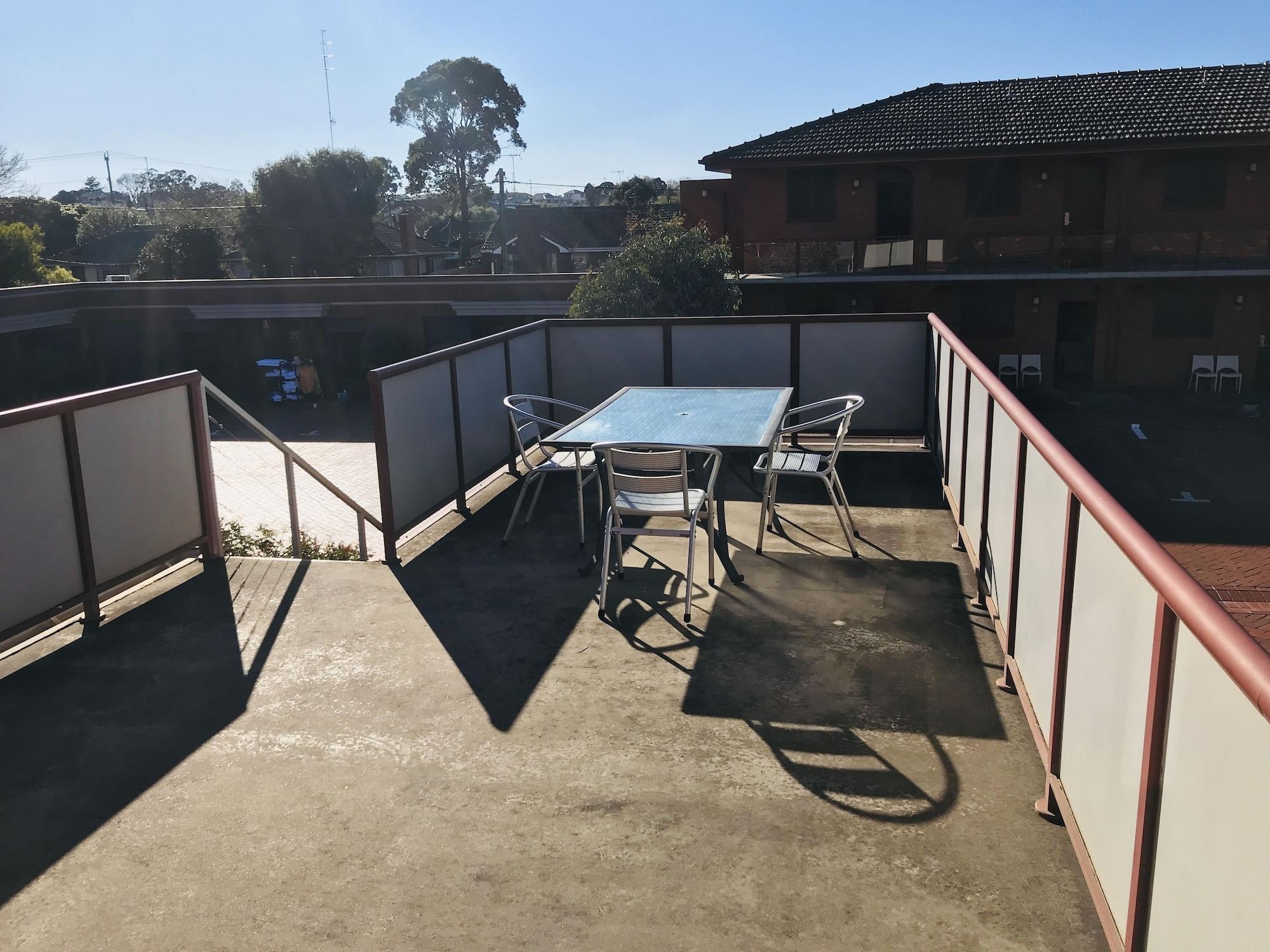 Sovereign Park Motor Motel 4*