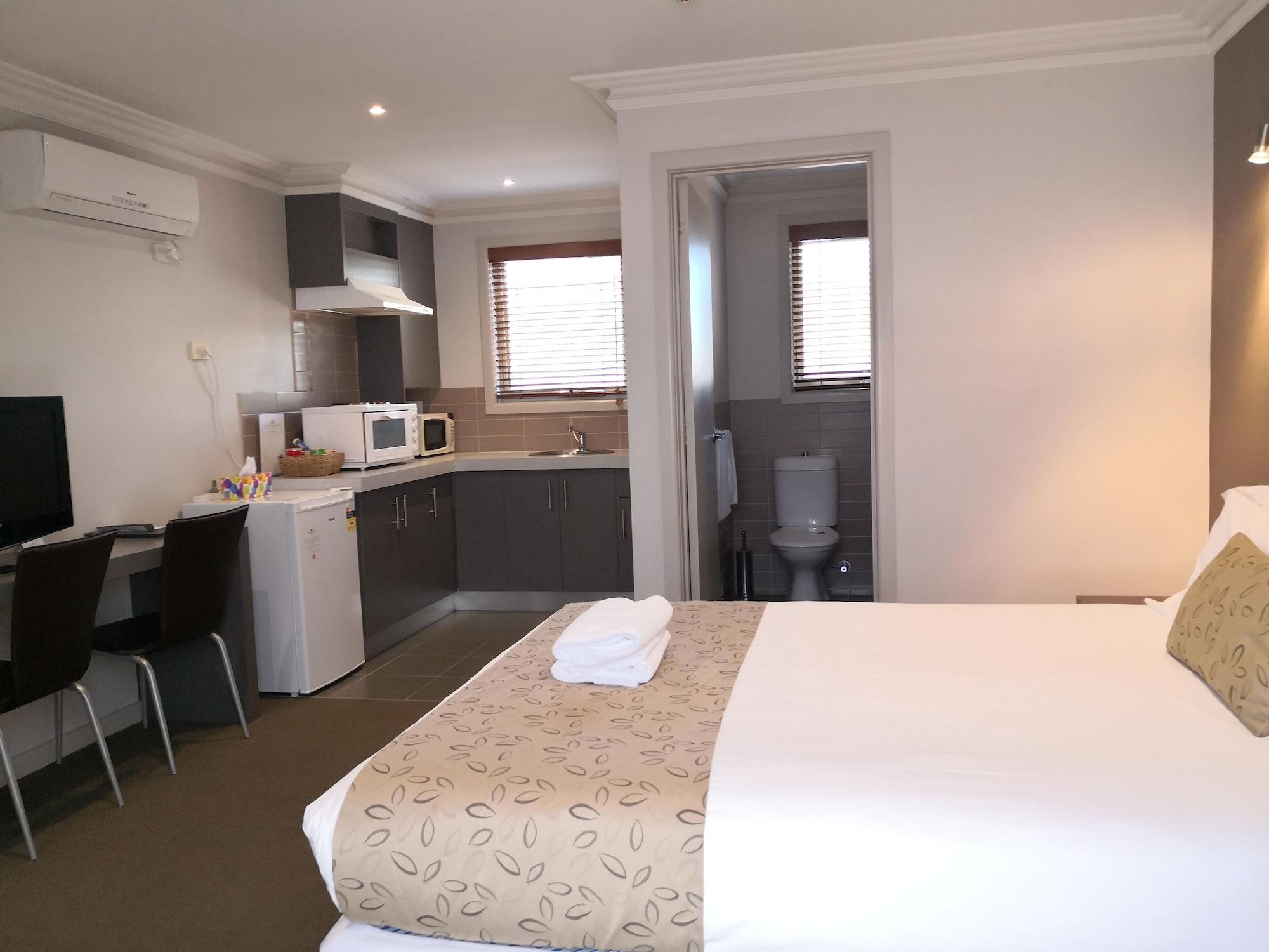 Seymours On Lydiard Hotel