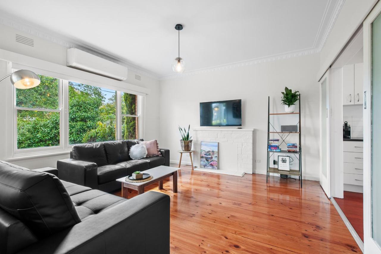 Family Friendly, Sleeps 8, Big Backyard, Pet Friendly Holiday home *