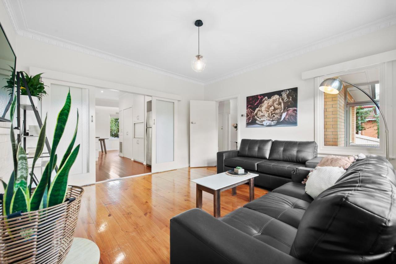 Family Friendly, Sleeps 8, Big Backyard, Pet Friendly *