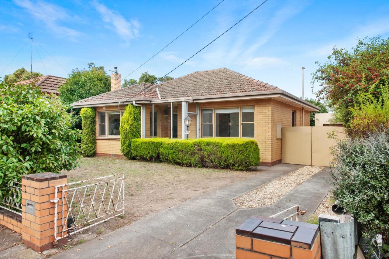 Family Friendly, Sleeps 8, Big Backyard, Pet Friendly Holiday home *