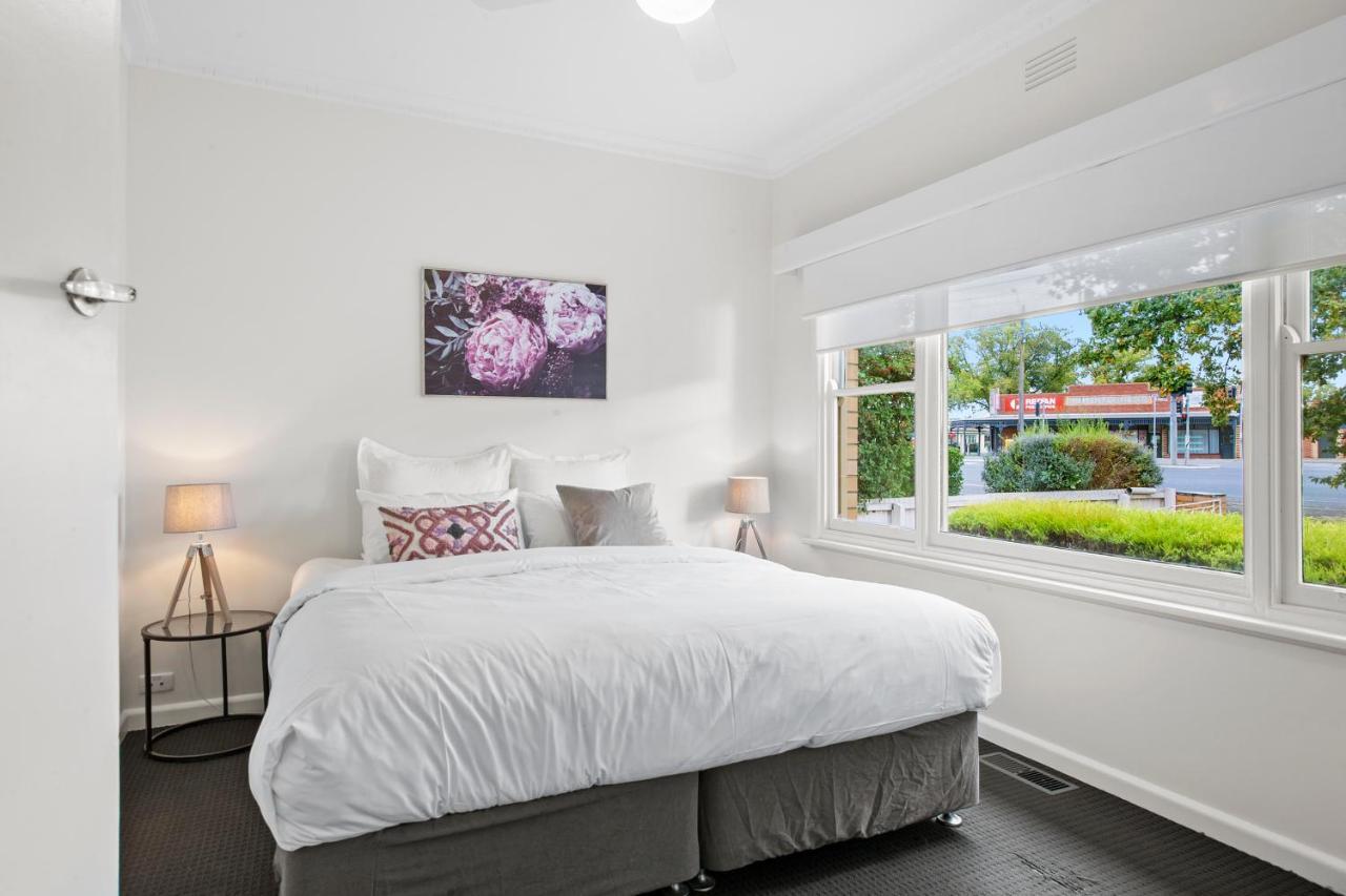 Holiday home Family Friendly, Sleeps 8, Big Backyard, Pet Friendly Ballarat