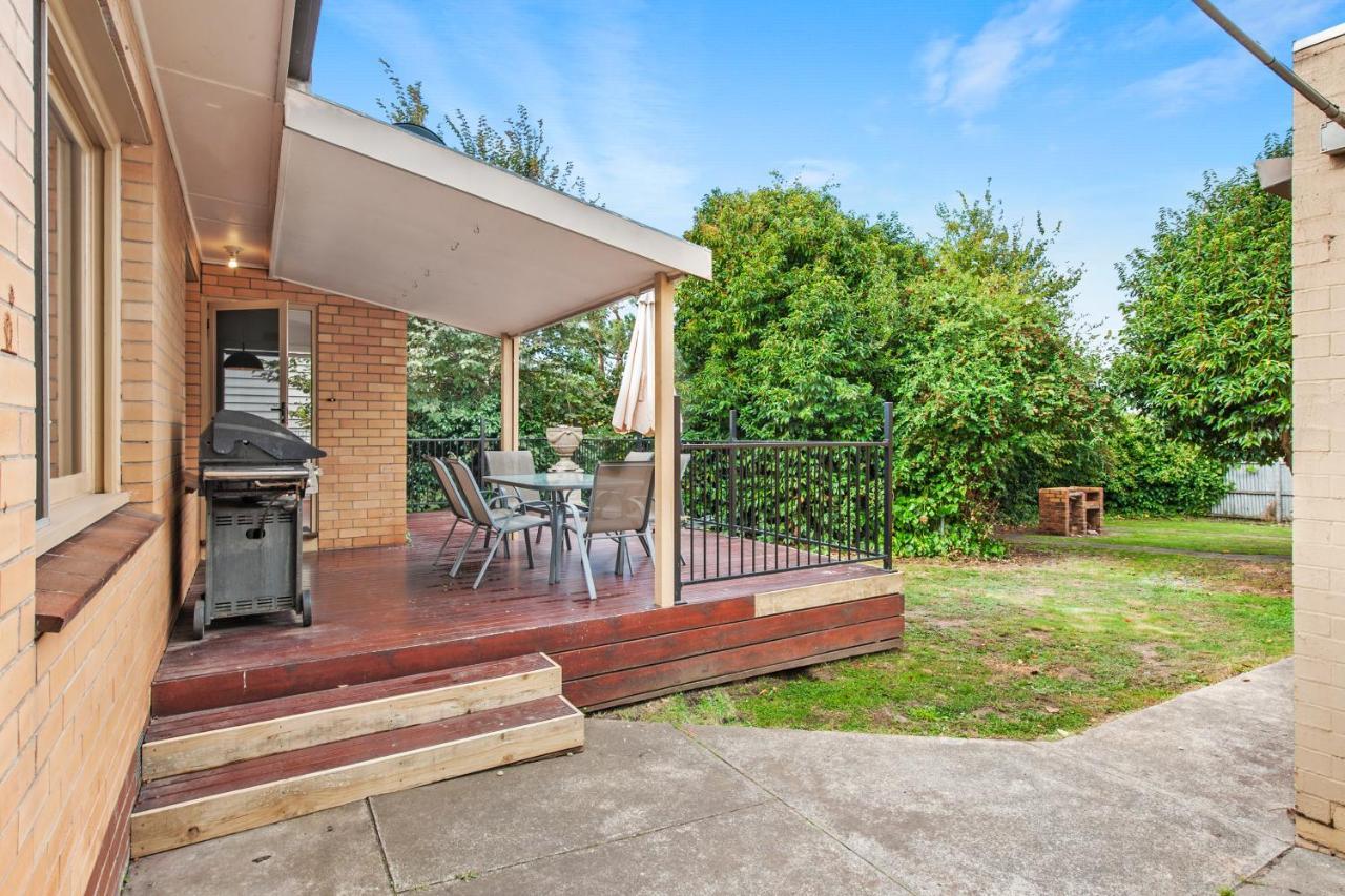 Family Friendly, Sleeps 8, Big Backyard, Pet Friendly Holiday home