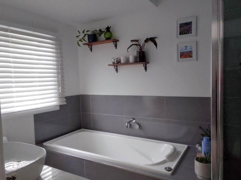 Eureka Charming Comfy And Peaceful Only 2 Minutes From Cbd Holiday home