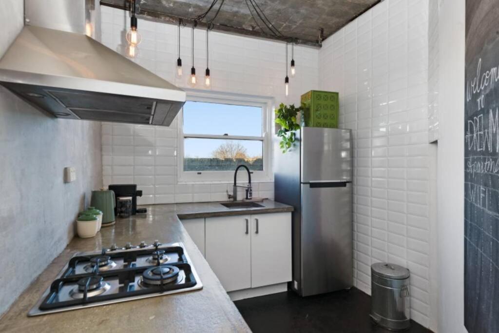 Cosy With Parking Apartment