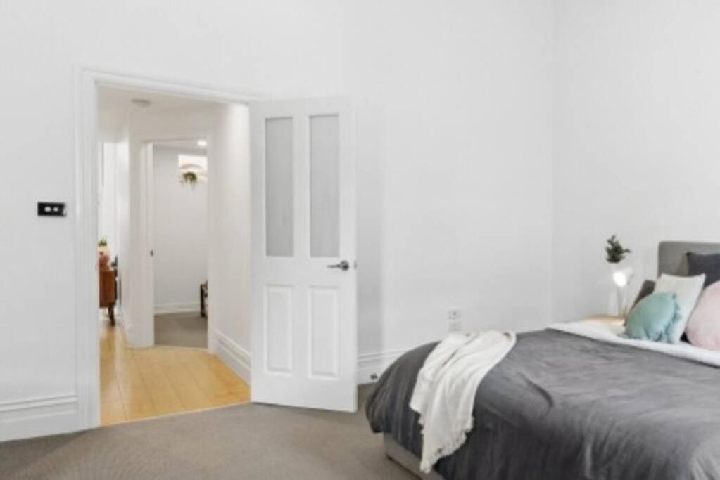 So Central! 3 Bedroom Apartment *