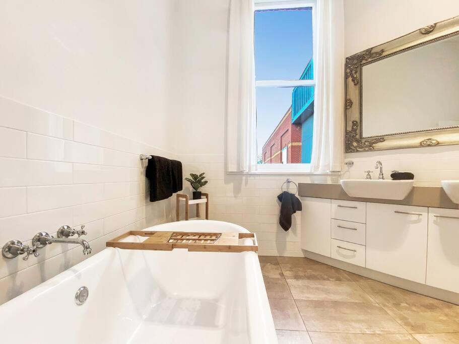 So Central! 3 Bedroom Apartment
