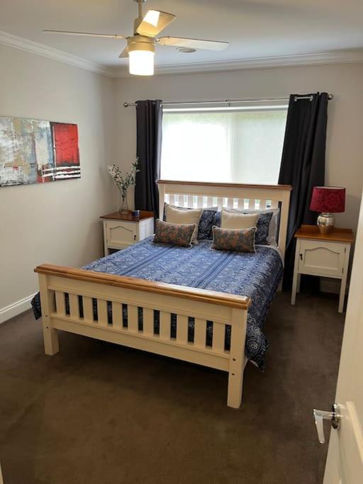 Apartment Tranquil Family Haven: Modern 4-bedroom Retreat Near Wildlife Park Ballarat