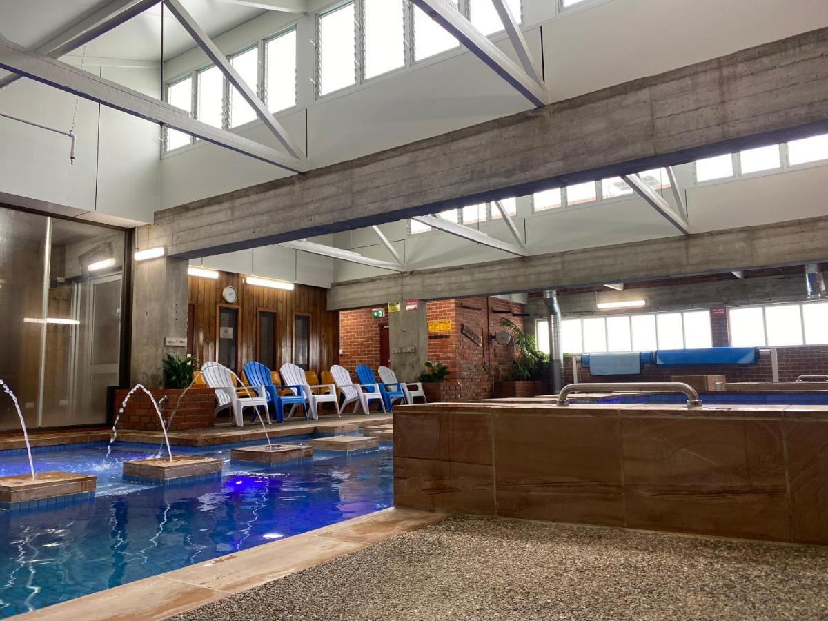 Sovereign Park Motor Motel 4*