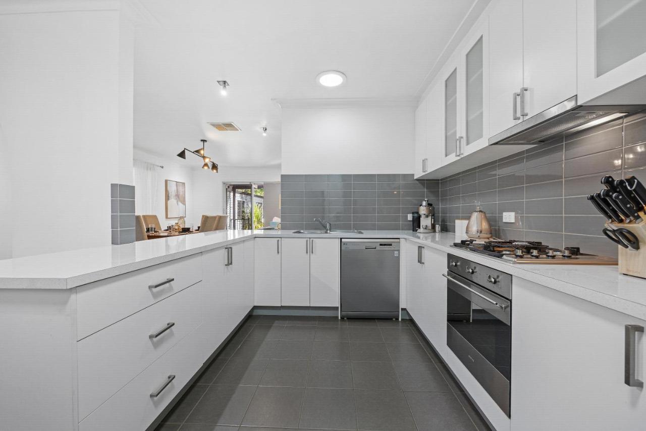 Family Haven: Spacious Near Shopping Ballarat