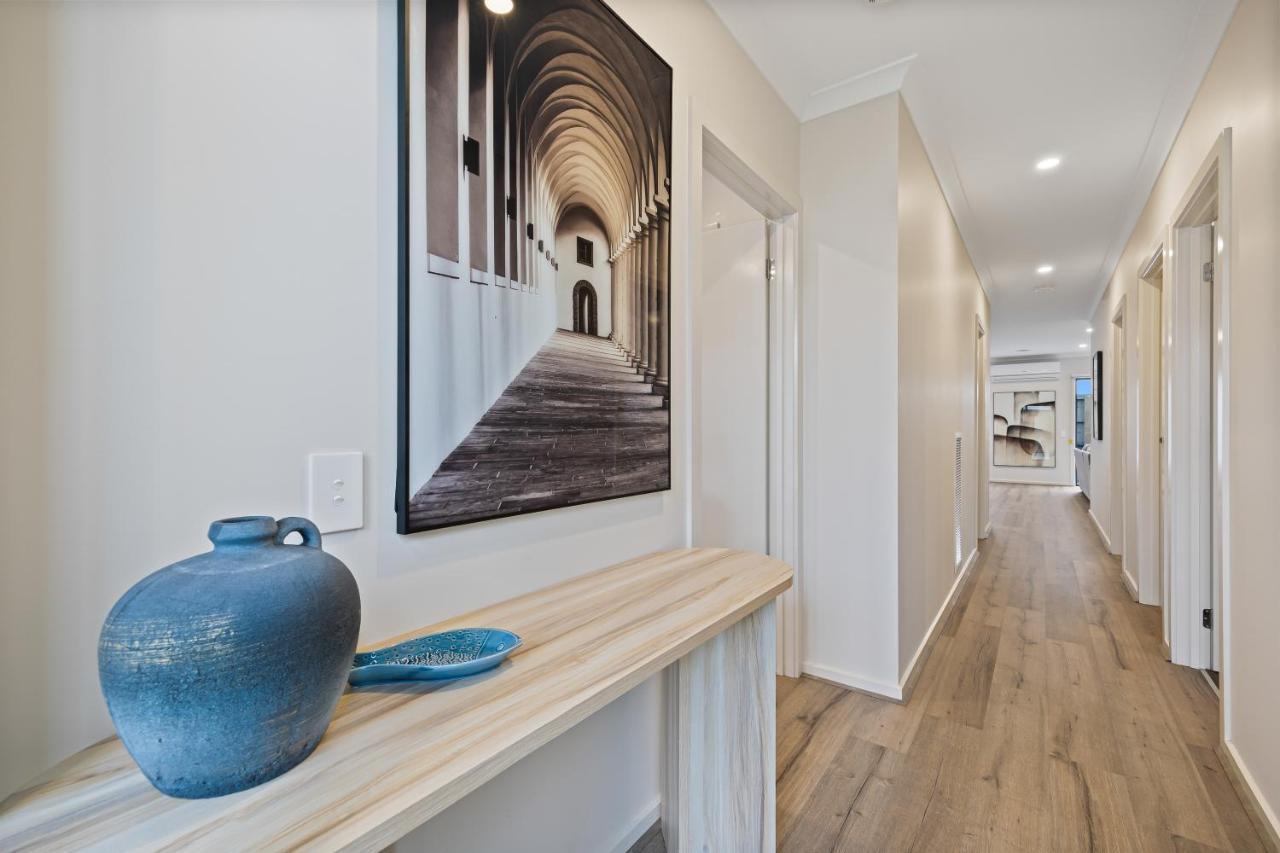 Modern Oasis: Stylish 3br Retreat Near Mall Ballarat