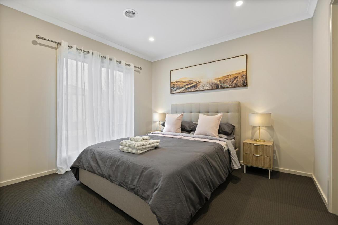 Holiday home Modern Oasis: Stylish 3br Retreat Near Mall *