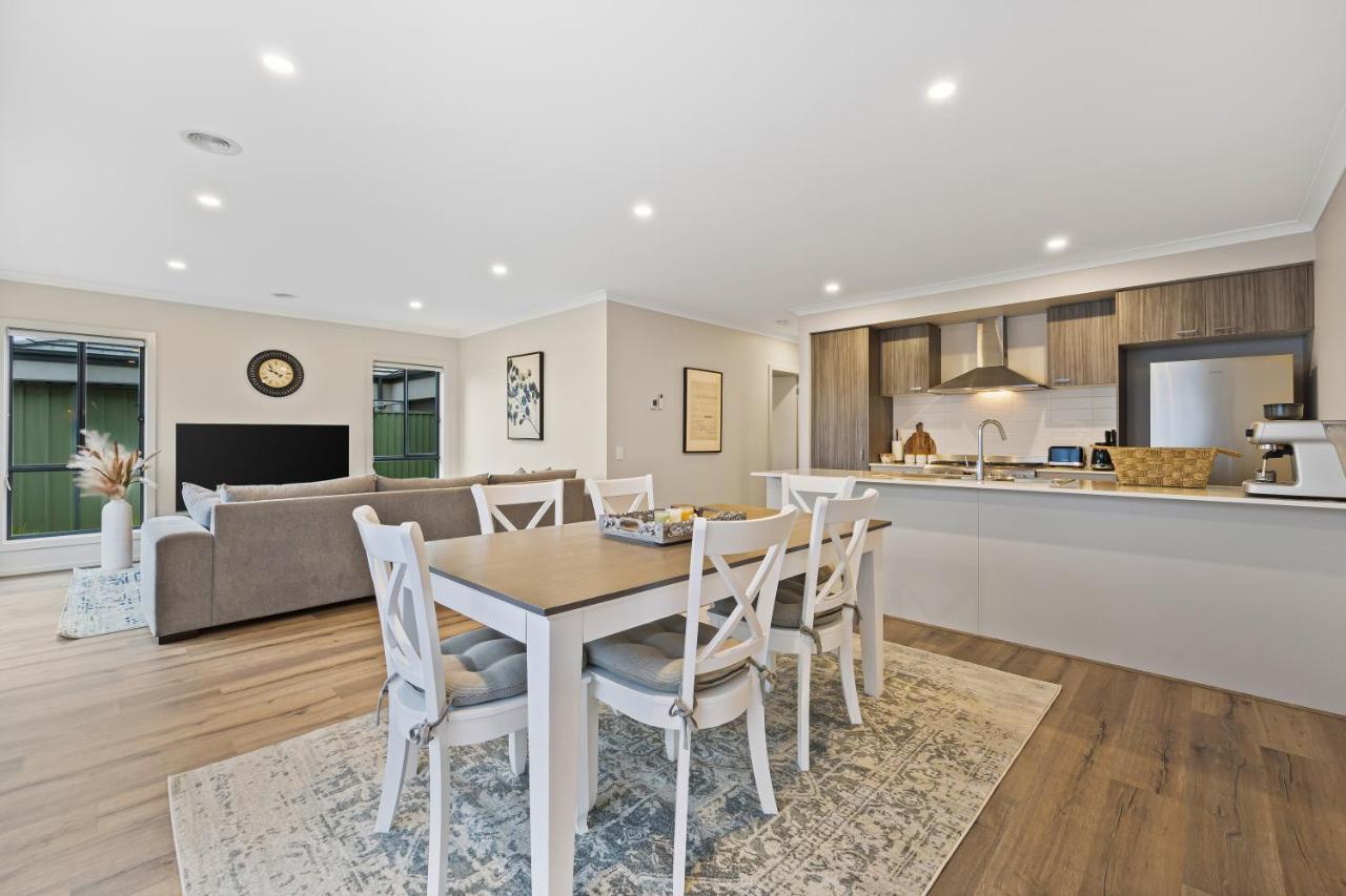 Holiday home Modern Oasis: Stylish 3br Retreat Near Mall Ballarat