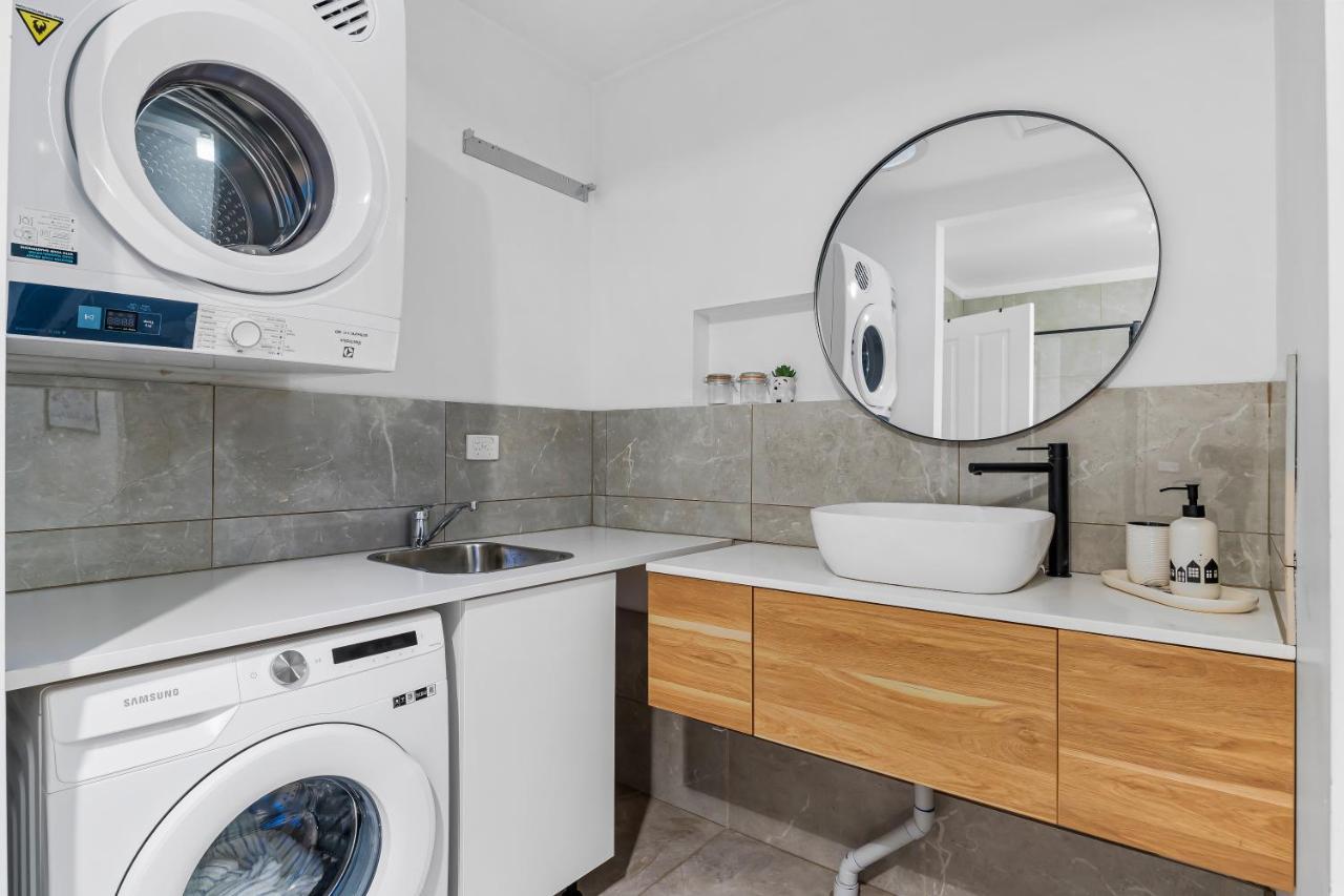 Family Haven: Spacious Near Shopping Holiday home *