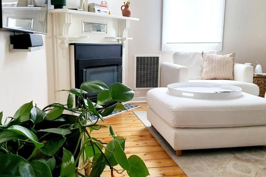 Holiday home - Grant Street - Natural, Boho, Coastal Vibe - 2 Kms From Sovereign Hill - Sleeps 1 To 6