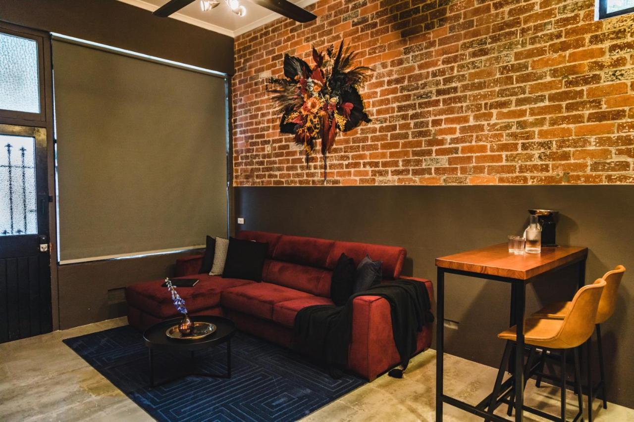 The Cash Butcher - Classy & Centrally Located *