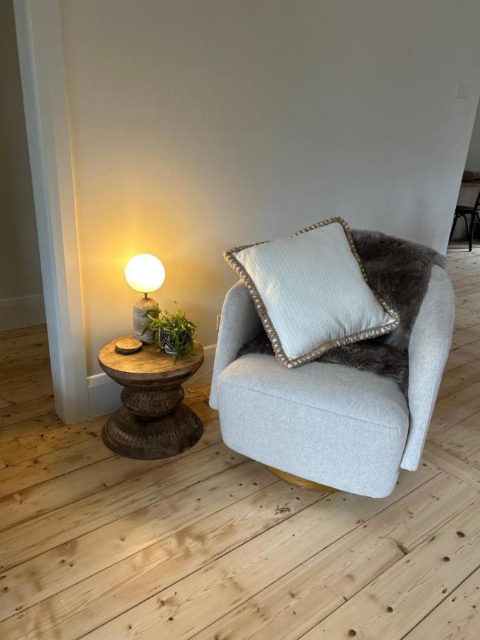Cozy 2 Bedroom - Newly Renovated, Perfect Location For Of Holiday home *