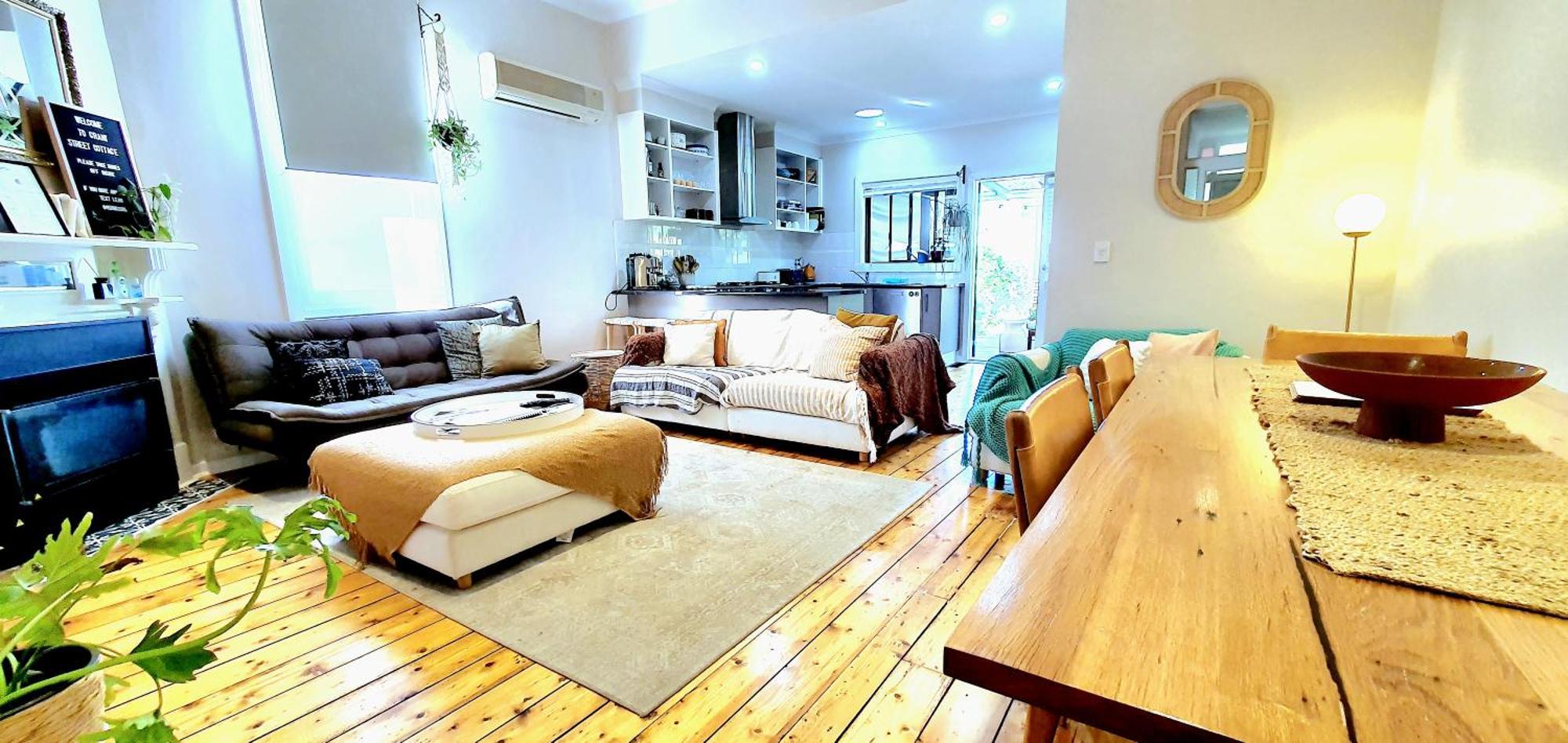 Holiday home - Grant Street - Natural, Boho, Coastal Vibe - 2 Kms From Sovereign Hill - Sleeps 1 To 6 *