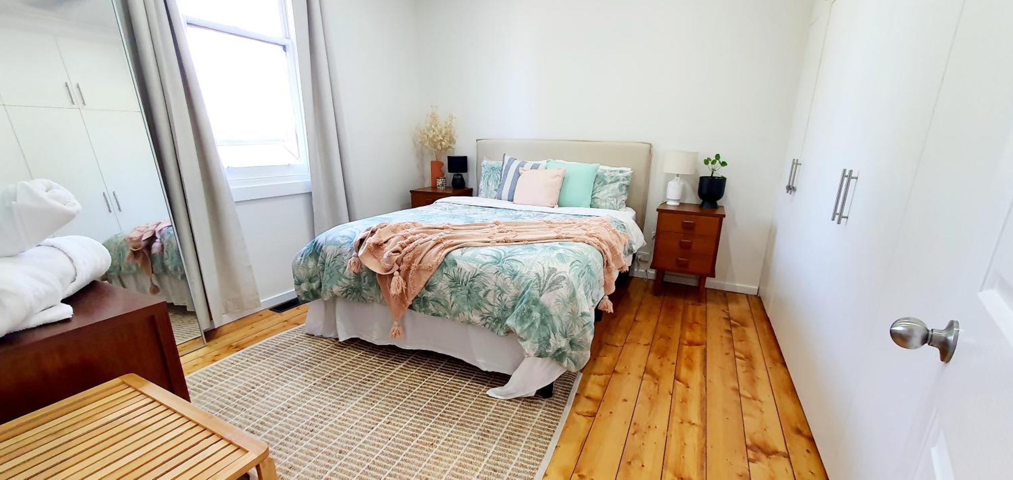 Holiday home - Grant Street - Natural, Boho, Coastal Vibe - 2 Kms From Sovereign Hill - Sleeps 1 To 6 *