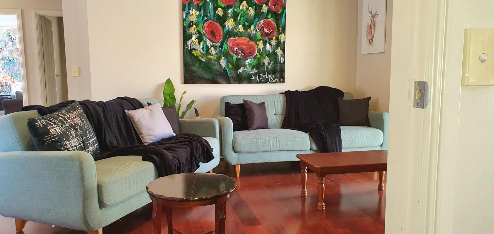 Homes - Bells Lane - Large With Double Garage - Only Minutes From Cbd - Sleeps 1 To 10 Holiday home