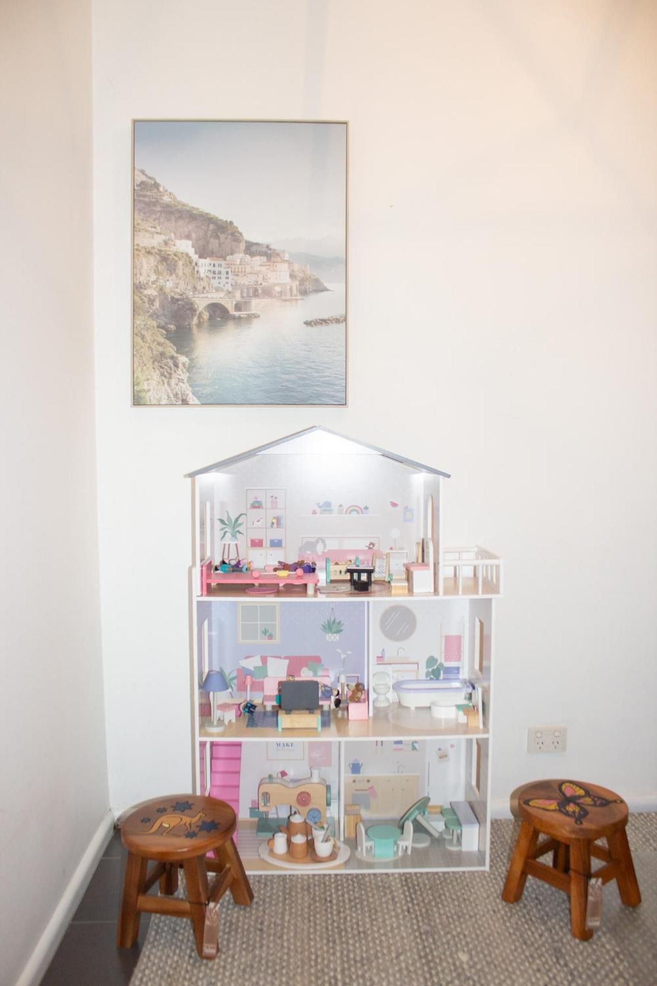 Family Haven: Spacious Near Shopping Holiday home *