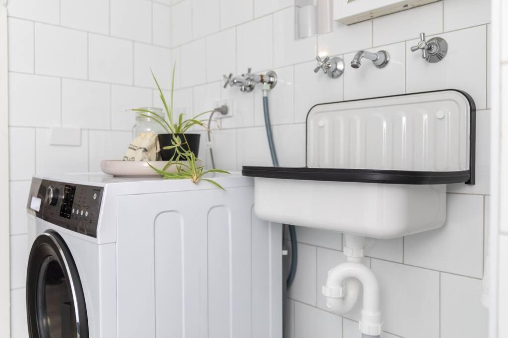 'attunga'-1 Min To Sovereign Hill, Cbd, Wifi, Bath Apartment *