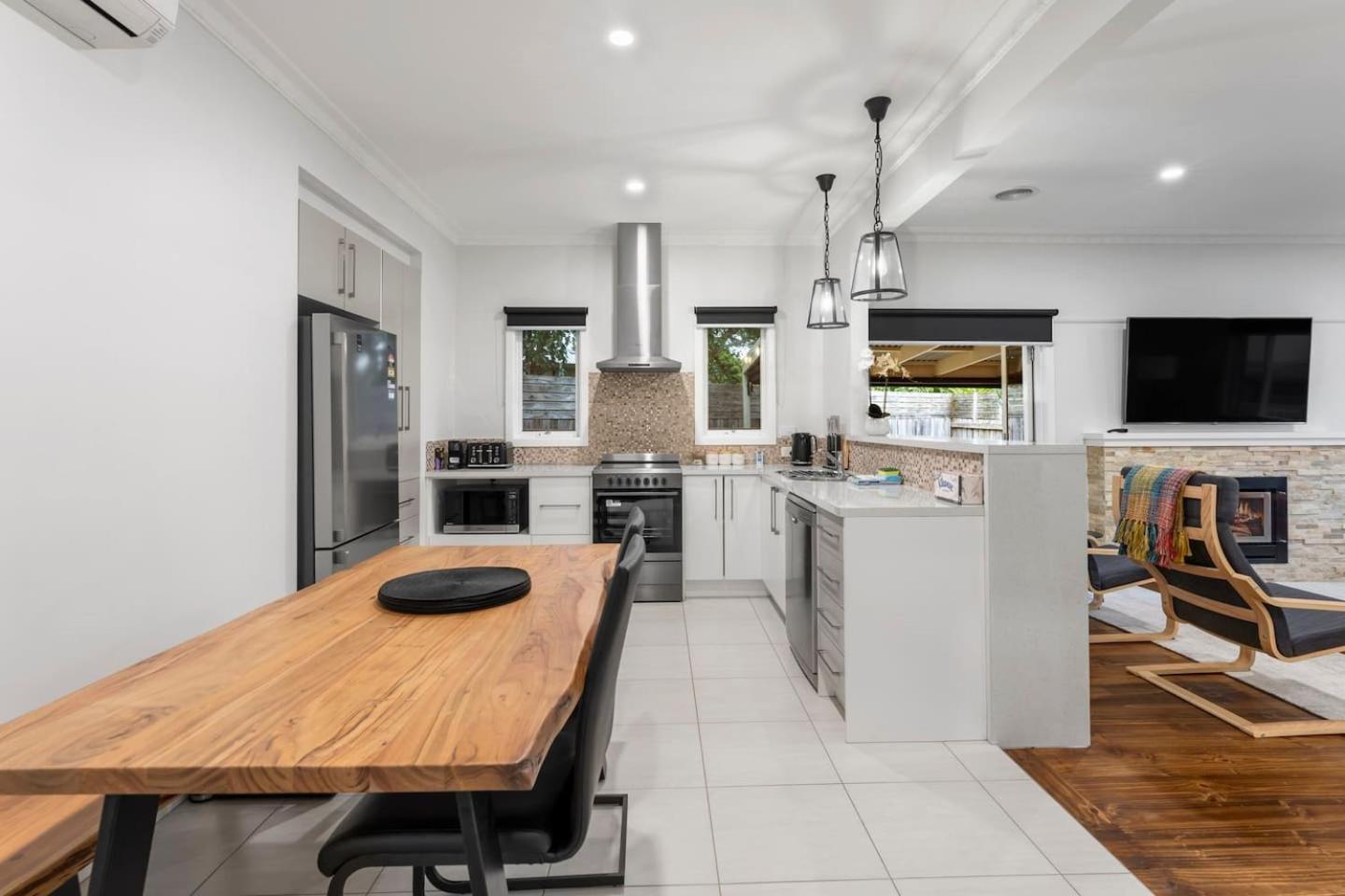 'muir House' Laidback Family Living In * Ballarat