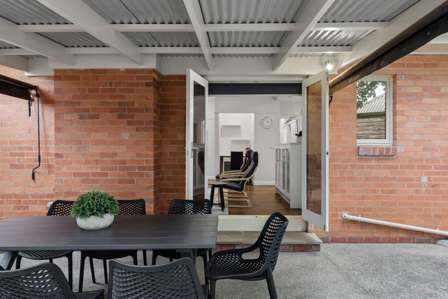'muir House' Laidback Family Living In *