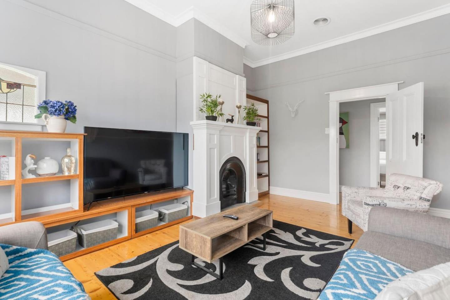 Victorian Charm Meets Modern Ease Near And Cbd Holiday home Ballarat