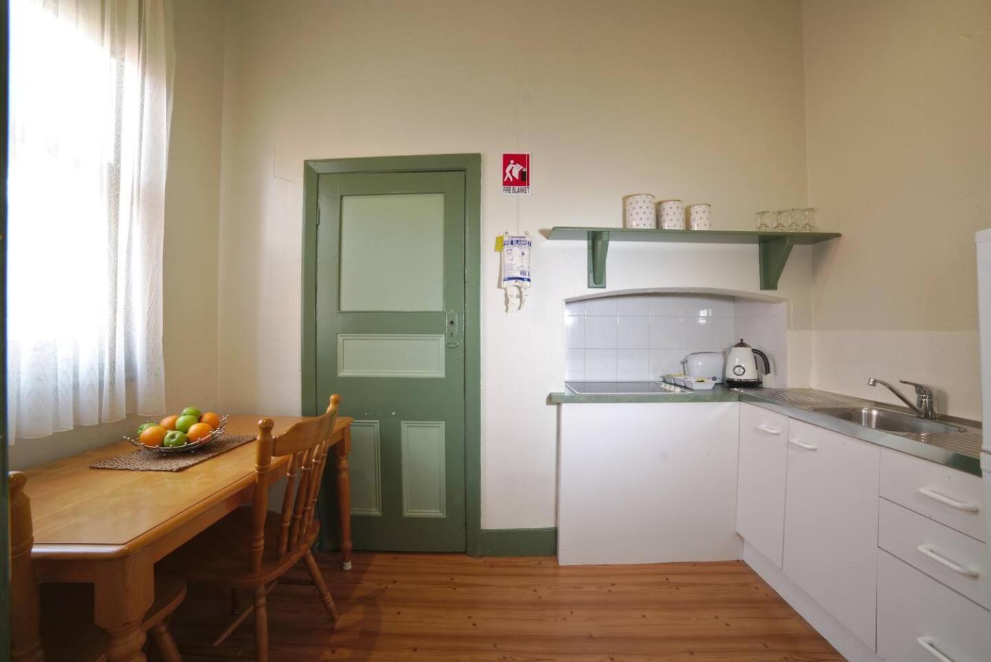 Large Studio With Spa Central