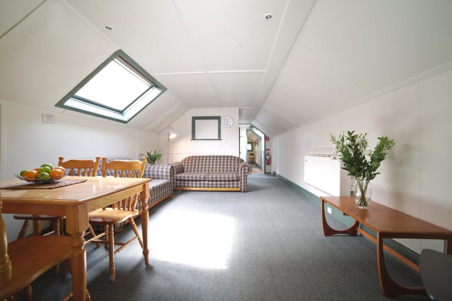 2 Bedroom Self Contained With * Ballarat