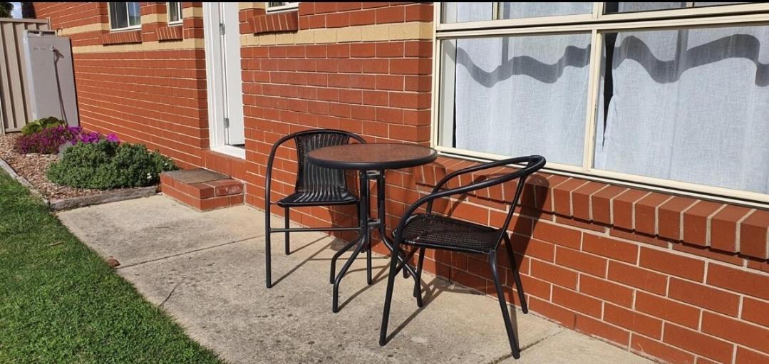 2 Bedroom Unit With Garage And Backyard - Only Minutes To Sovereign Hill And Cbd - Sleeps 1 To 6 * Ballarat