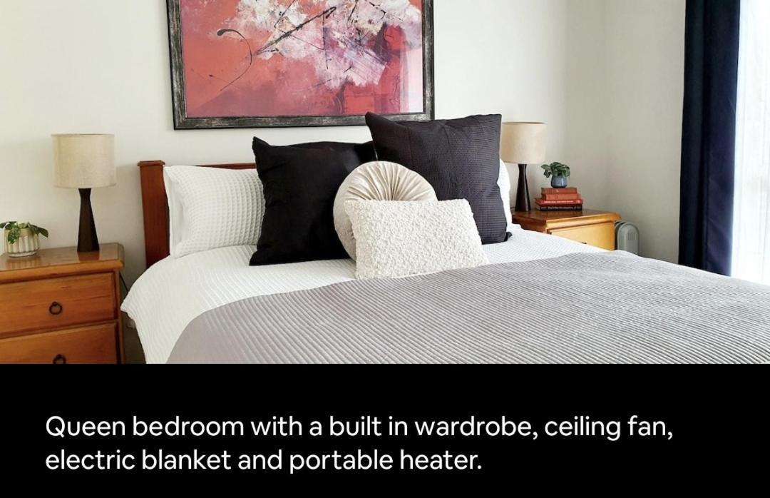 2 Bedroom Unit With Garage And Backyard - Only Minutes To Sovereign Hill And Cbd - Sleeps 1 To 6 Holiday home Ballarat