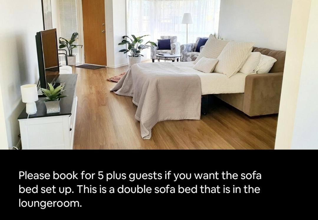 2 Bedroom Unit With Garage And Backyard - Only Minutes To Sovereign Hill And Cbd - Sleeps 1 To 6