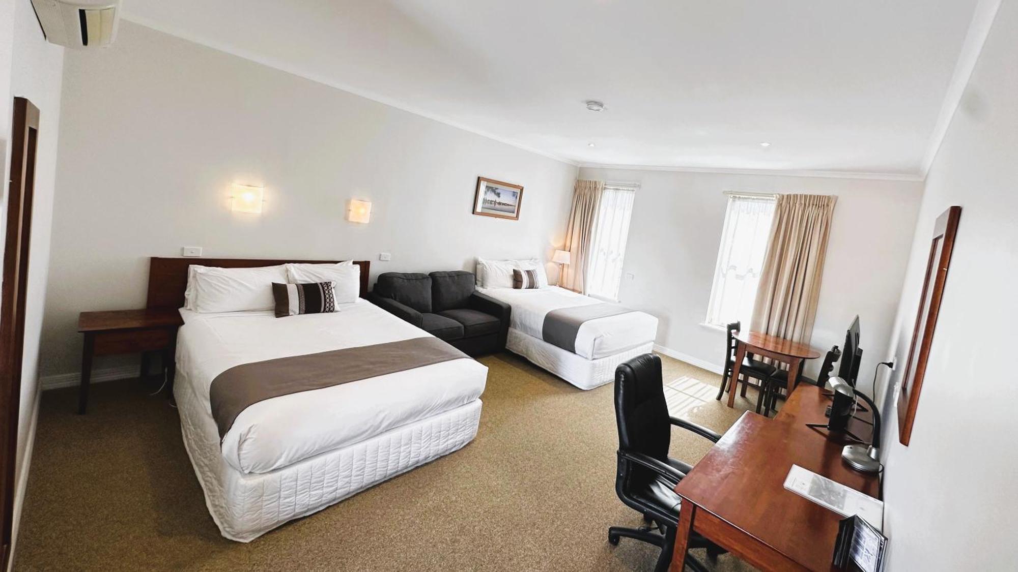- 4* Ballarat