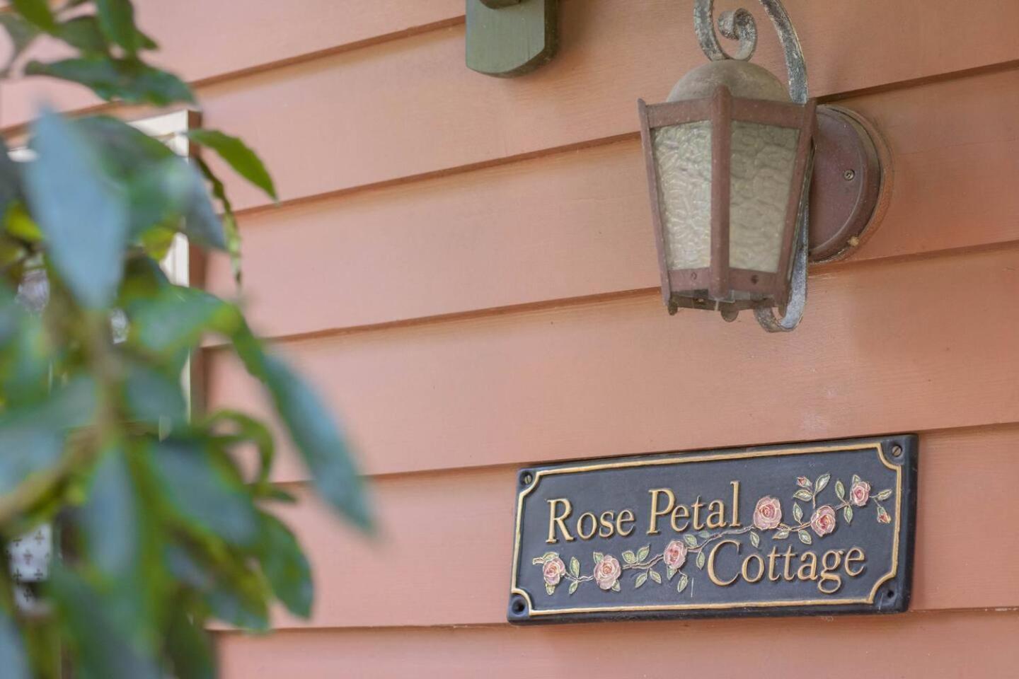 Holiday home Rose Petal Quaint In