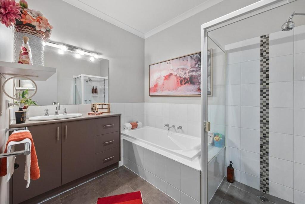 4min To Sovereign Hill - Parking & Wifi Holiday home Ballarat