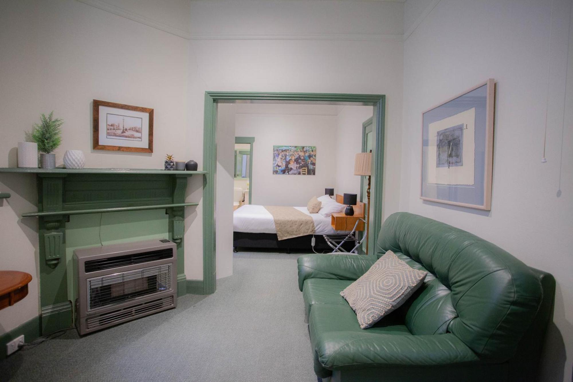 Large Studio With Spa Central Apartment Ballarat