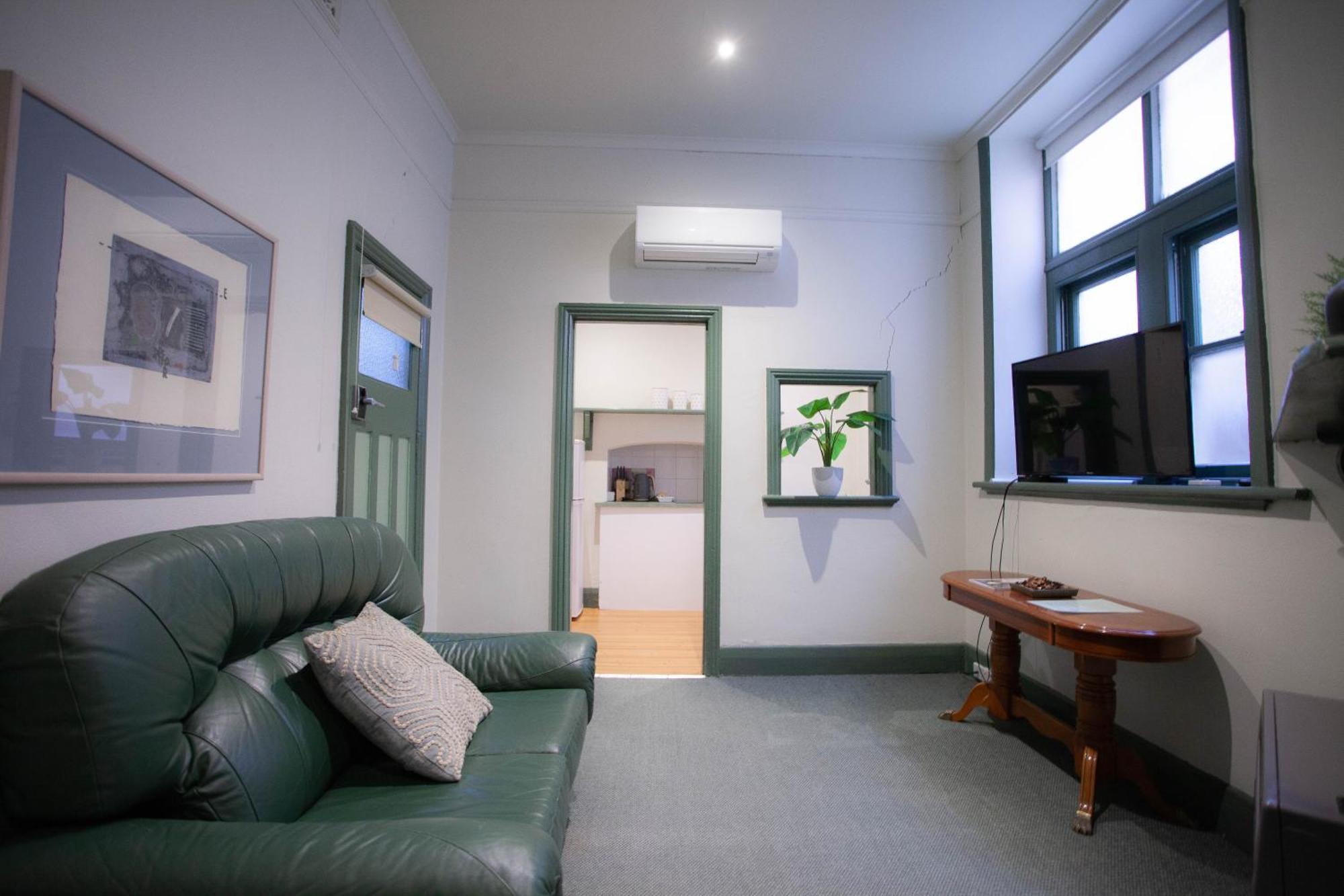 Large Studio With Spa Central Apartment *
